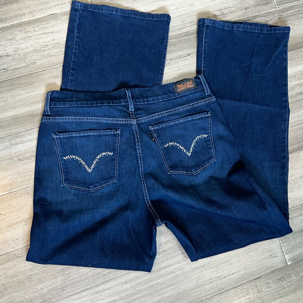 Size 16 Levi’s 513 Perfectly Slimming Boot Cut Jeans
